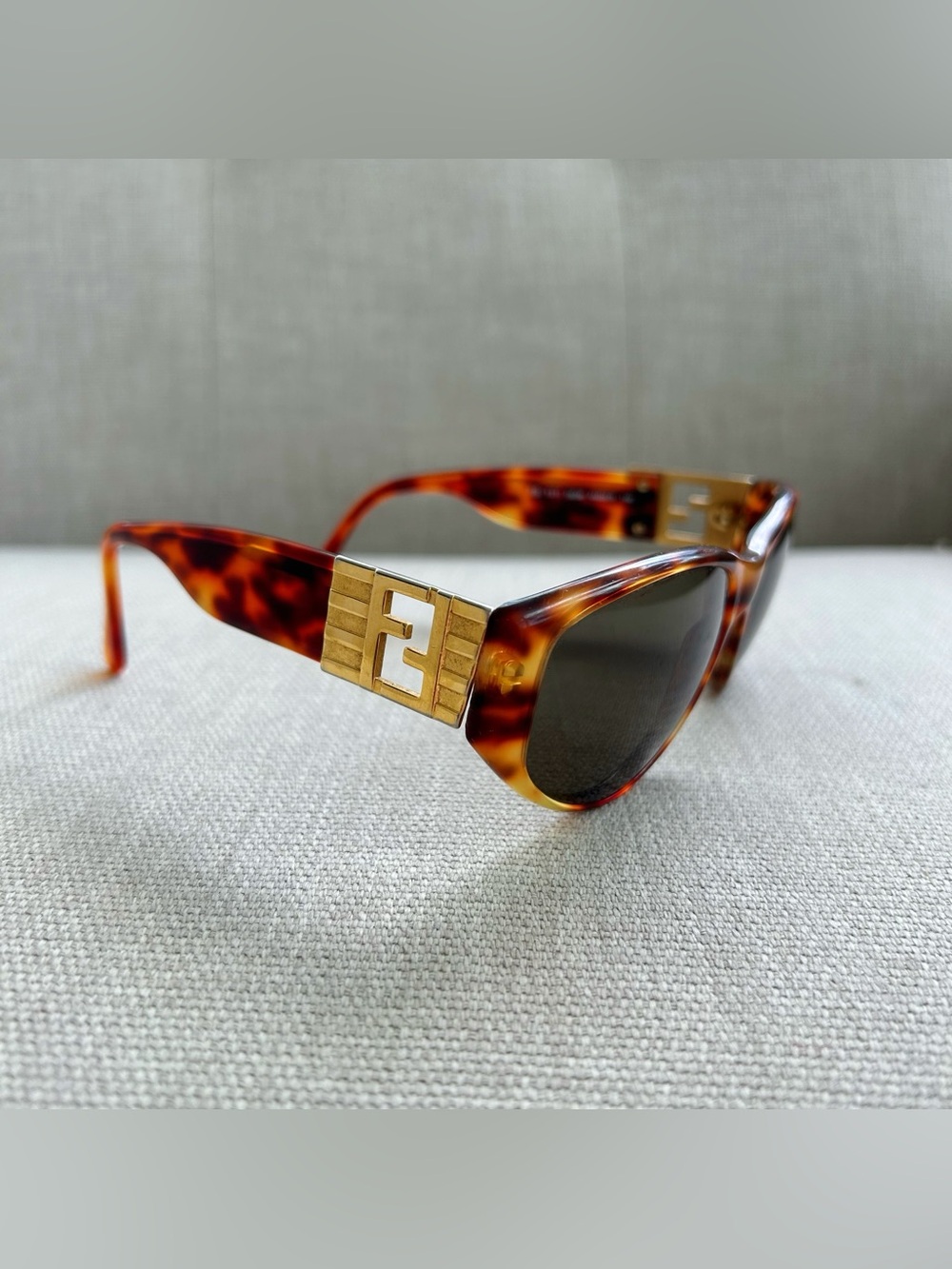 90’s VINTAGE Fendi Tortoiseshell With Gold Logo Sunglasses